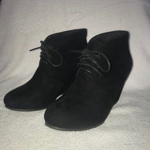 Black Bella Marie booties size 8